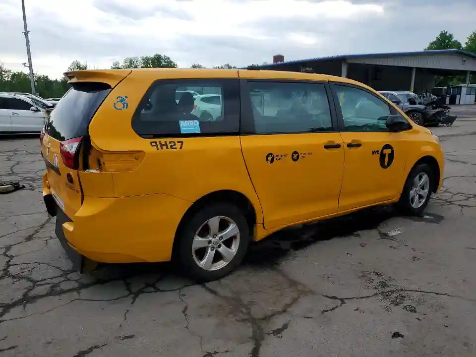 5TDZZ3DC7HS868850 2017 TOYOTA SIENNA-2