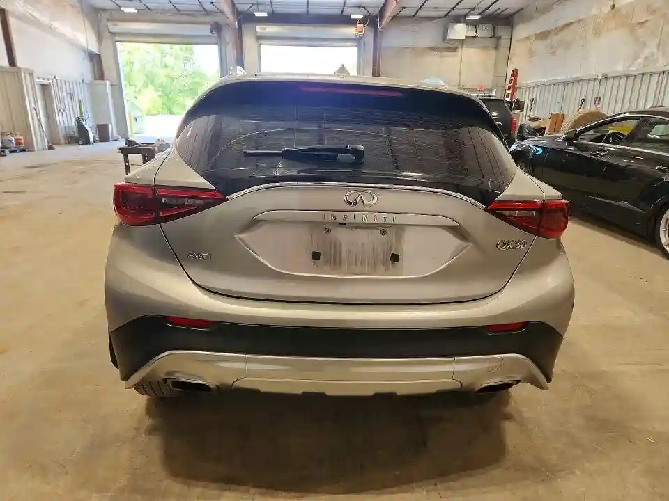 SJKCH5CR1HA024646 2017 INFINITI QX30 PREMI-5