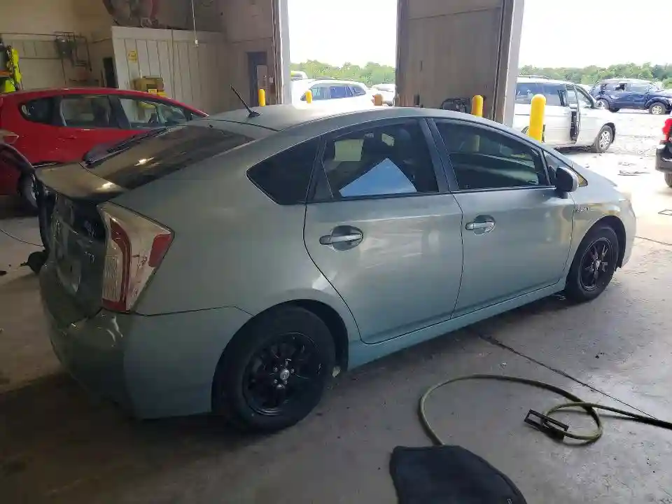 JTDKN3DU2F1963123 2015 TOYOTA PRIUS-2