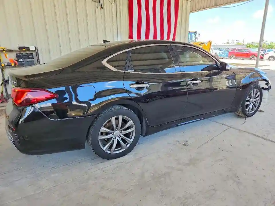 JN1BY1AP7GM220700 2016 INFINITI Q70-2