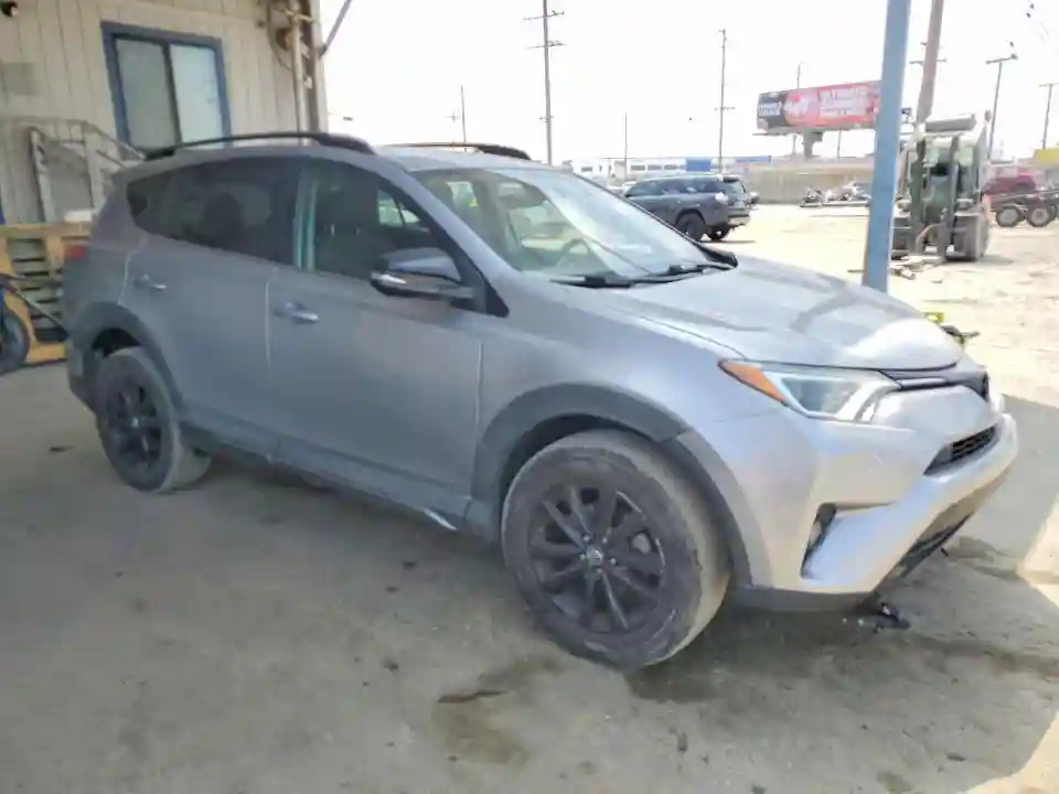 2T3RFREV8JW730458 2018 TOYOTA RAV4-3