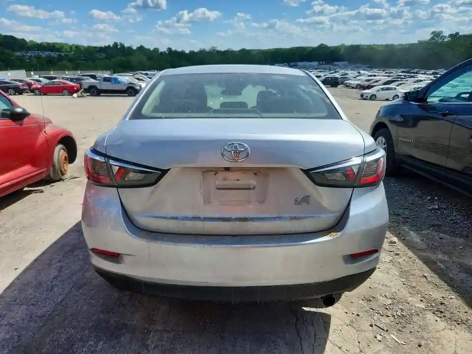 3MYDLBYV9JY328045 2018 TOYOTA YARIS-5