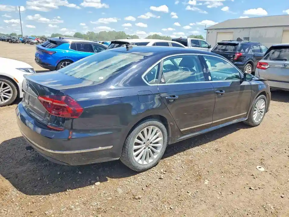 1VWBT7A31HC078375 2017 VOLKSWAGEN PASSAT-2