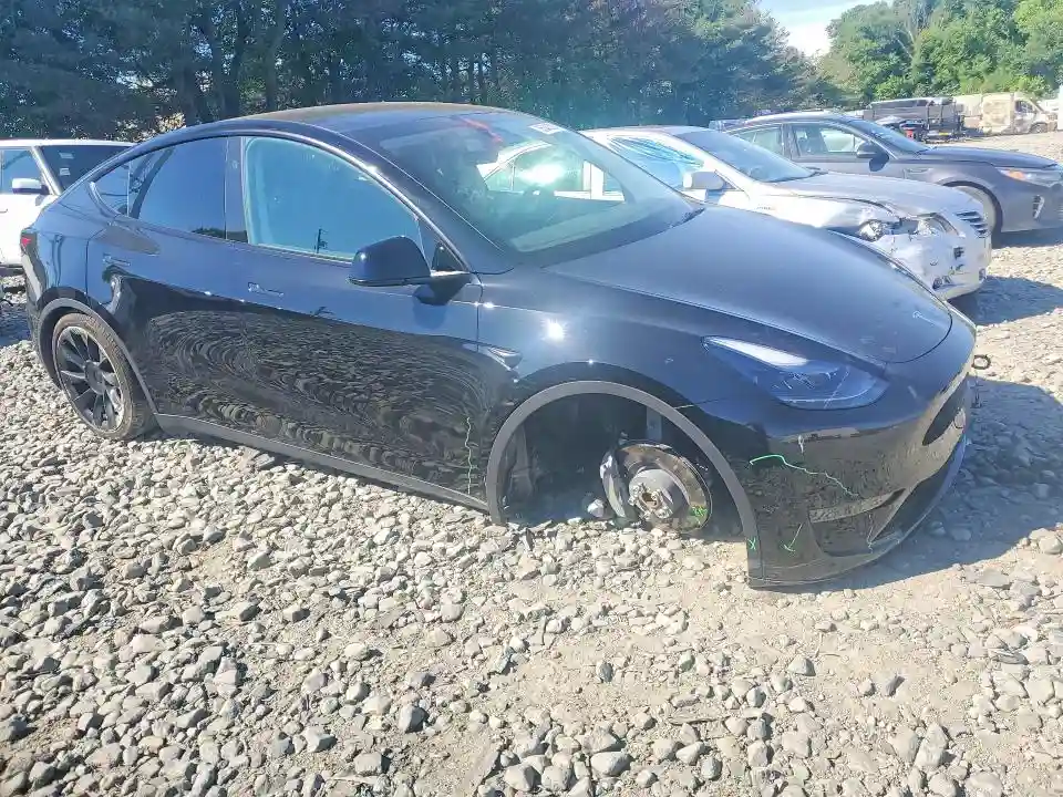 7SAYGDED0SF314028 2025 TESLA MODEL Y-3