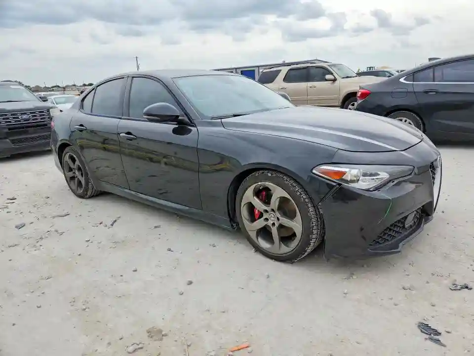 ZARFAEBN8J7566189 2018 ALFA ROMEO GIULIA-3
