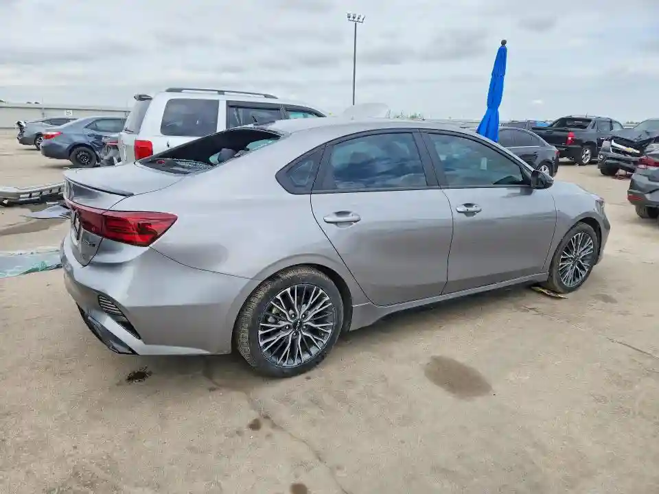 3KPF54AD4PE581170 2023 KIA FORTE-2