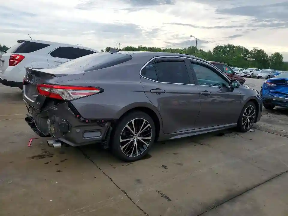 4T1B11HK5JU070066 2018 TOYOTA CAMRY-2