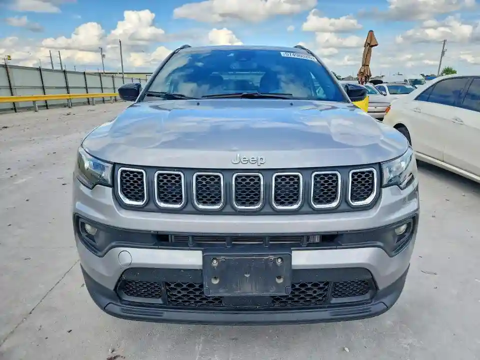 3C4NJDFN7PT533909 2023 JEEP COMPASS-4
