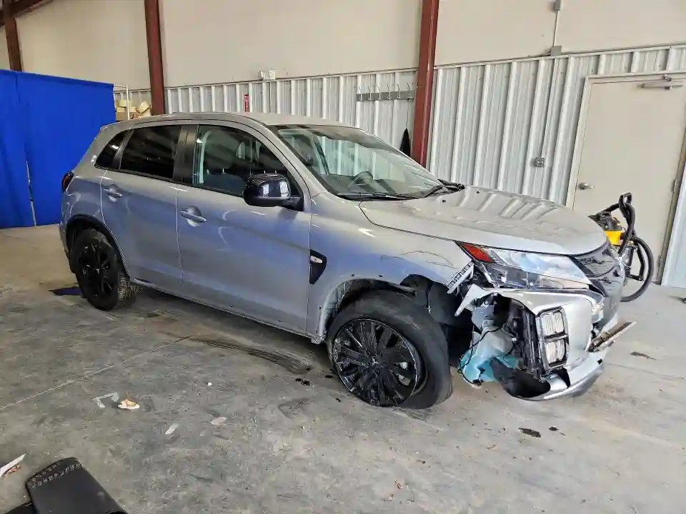 JA4ARUAU6SU006068 2025 MITSUBISHI OUTLANDER-3