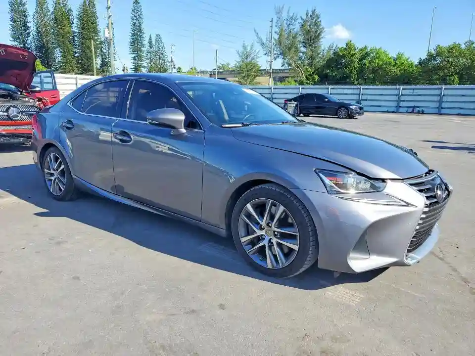 JTHBA1D22J5078905 2018 LEXUS IS-3