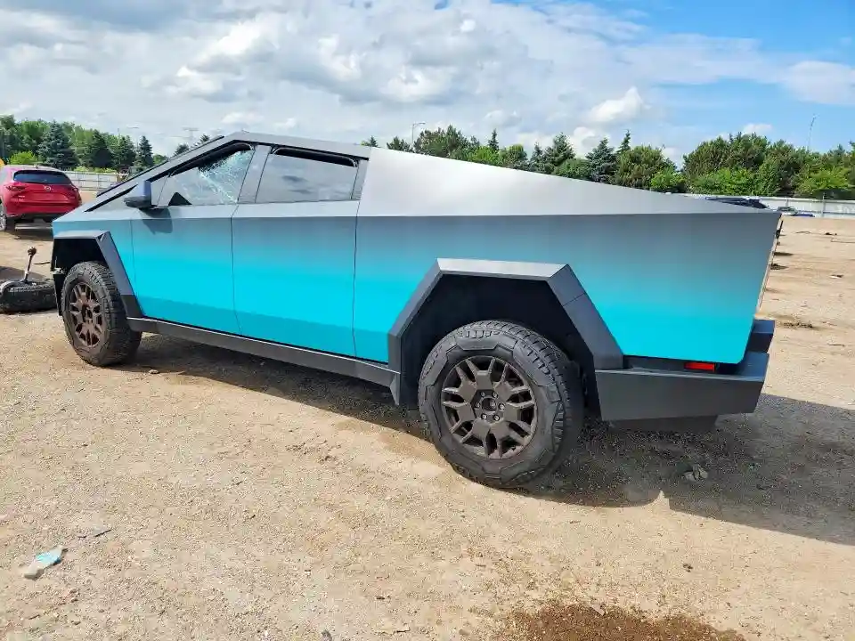 7G2CEHEE5RA056042 2024 TESLA CYBERTRUCK-1