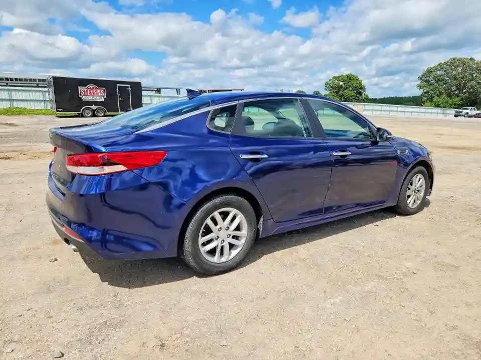 5XXGT4L34JG214413 2018 KIA OPTIMA-2