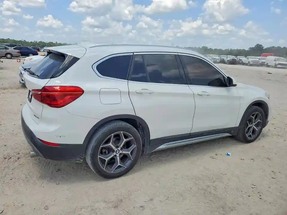WBXHT3C37J3H33086 2018 BMW X1-2