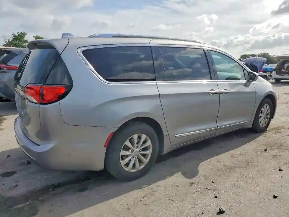2C4RC1BG7JR110646 2018 CHRYSLER PACIFICA-2