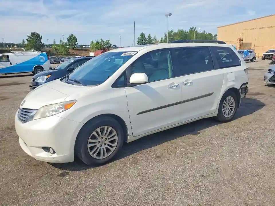 5TDYZ3DCXHS840388 2017 TOYOTA SIENNA-0