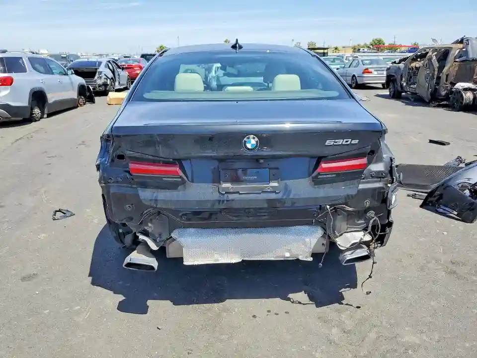 WBA13AG08MCG34023 2021 BMW 5 SERIES-5