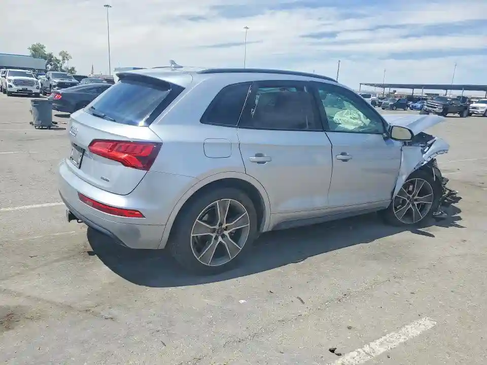 WA1BNAFY1K2097837 2019 AUDI Q5-2
