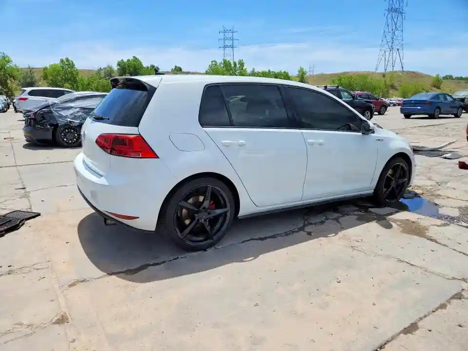 3VW4T7AU1FM065252 2015 VOLKSWAGEN GTI-2