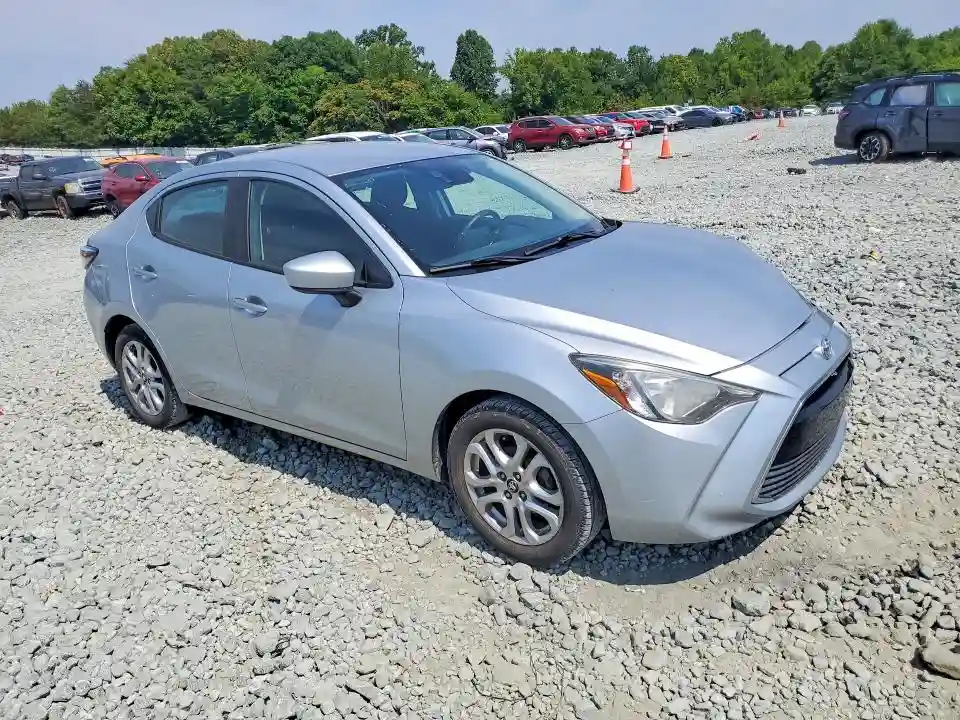 3MYDLBYV5JY325885 2018 TOYOTA YARIS-3