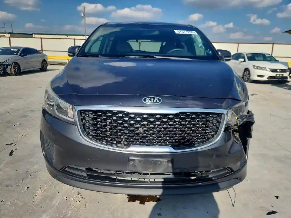 KNDMB5C10H6218879 2017 KIA SEDONA-4