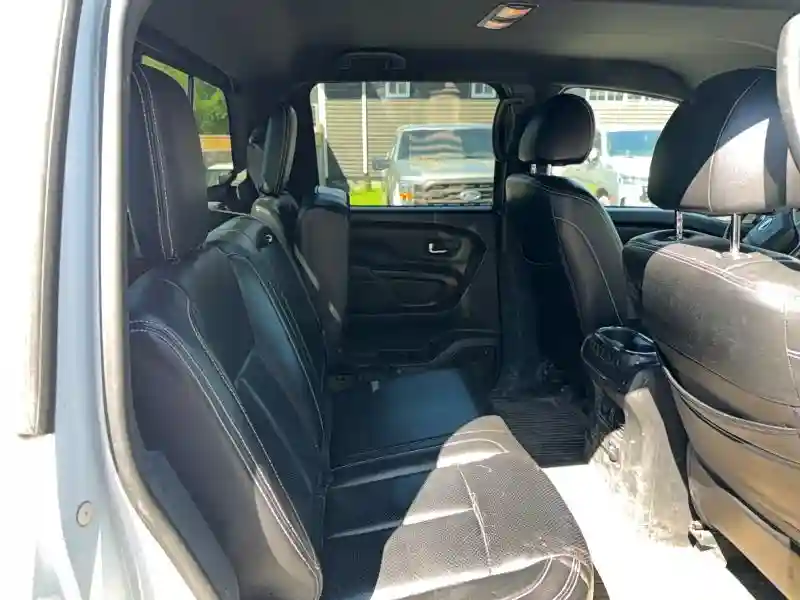 1N6AA1E5XKN523461 2019 NISSAN TITAN-5