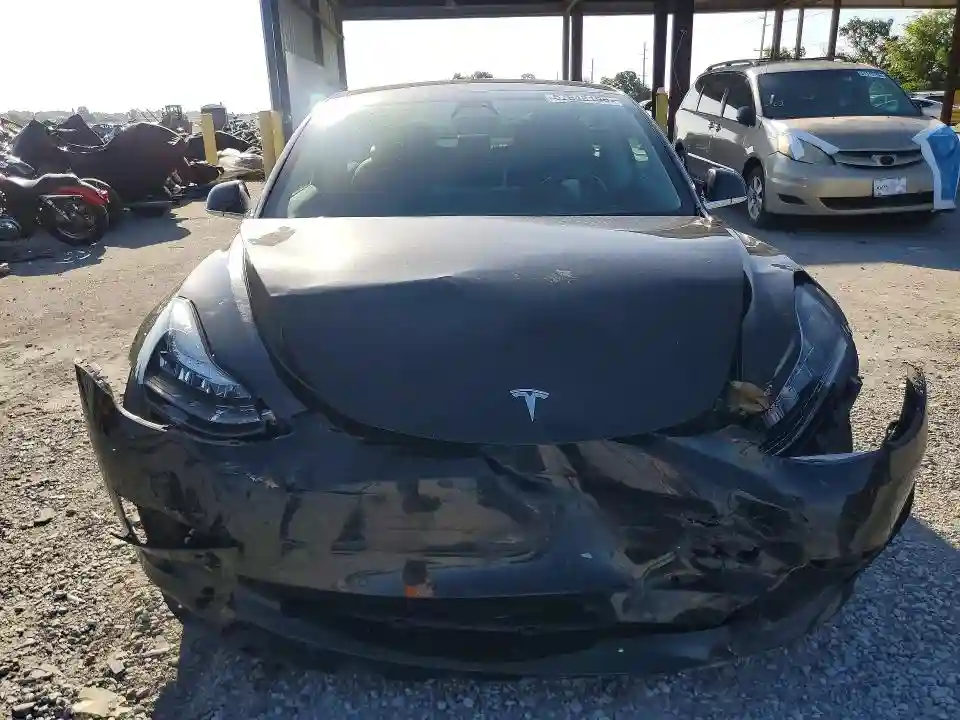 5YJ3E1EA0KF316993 2019 TESLA MODEL 3-4