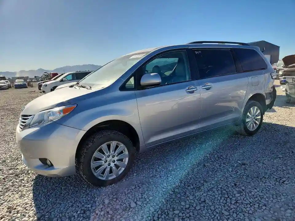 5TDDK3DC9FS117180 2015 TOYOTA SIENNA-0
