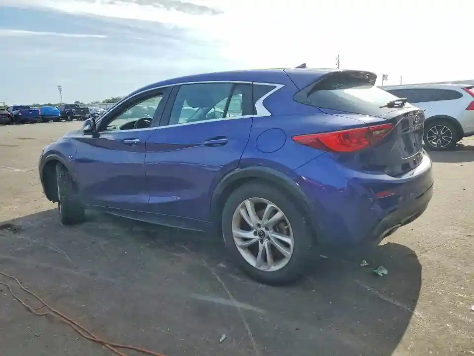 SJKCH5CP3JA051688 2018 INFINITI QX30-1