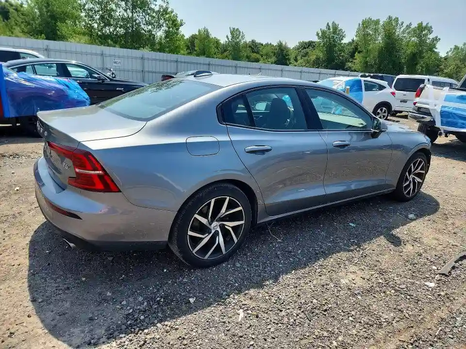 7JRA22TK3KG004305 2019 VOLVO S60-2