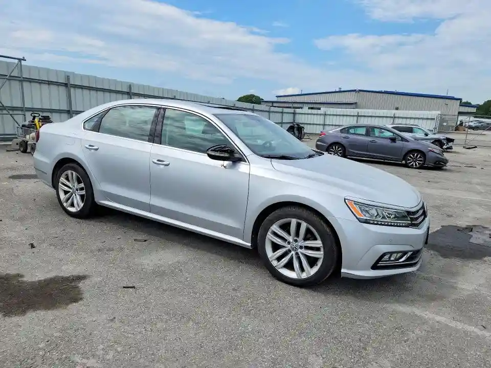 1VWBA7A36JC000878 2018 VOLKSWAGEN PASSAT-3