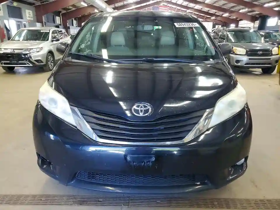 5TDYZ3DC1HS823723 2017 TOYOTA SIENNA-4