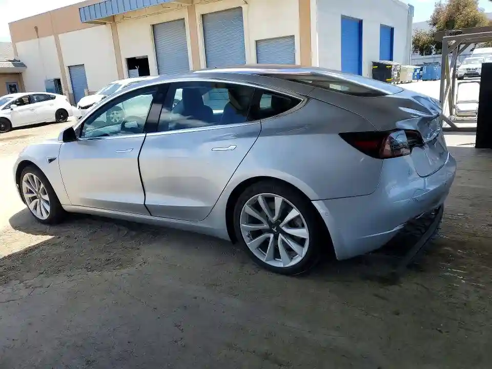 5YJ3E1EA3JF048729 2018 TESLA MODEL 3-1