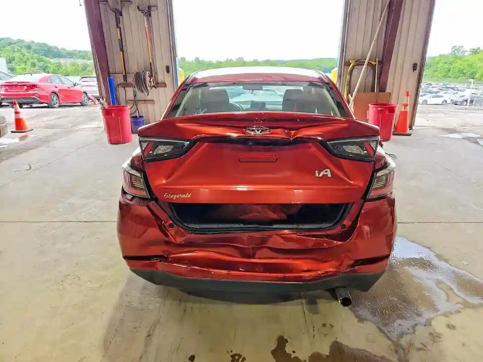 3MYDLBYV7HY179905 2017 TOYOTA YARIS-5