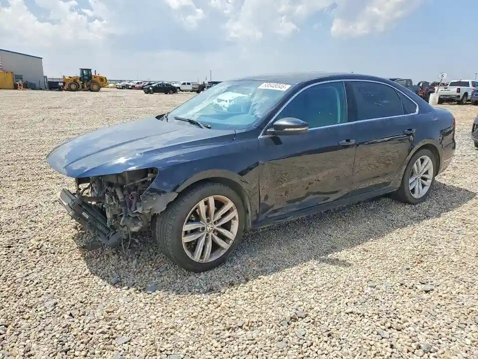 1VWBA7A39JC008215 2018 VOLKSWAGEN PASSAT-0