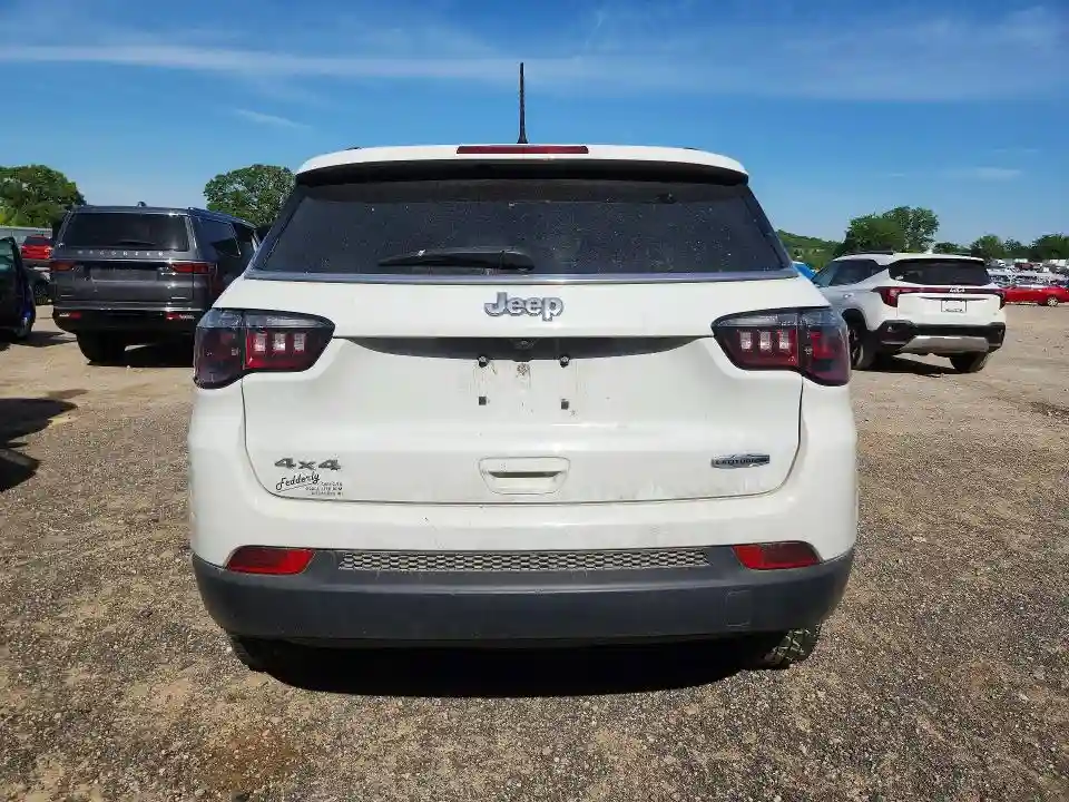 3C4NJDFB8NT125678 2022 JEEP COMPASS-5