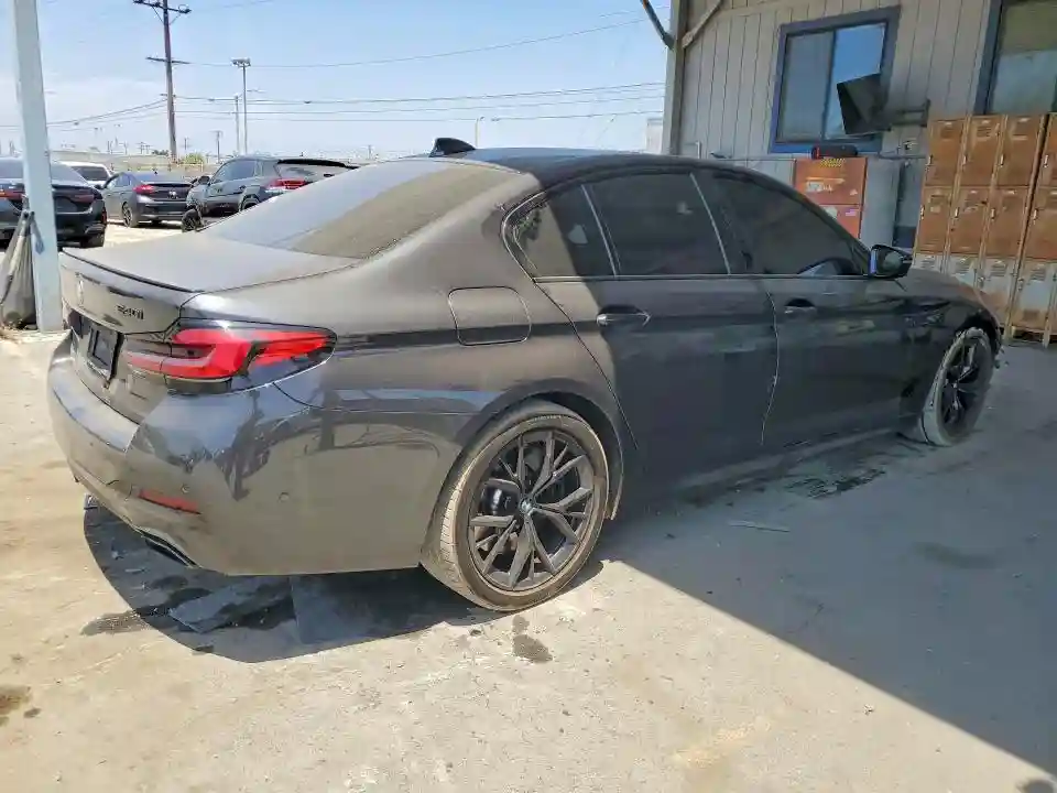 WBA53BJ0XPWY06181 2023 BMW 5 SERIES-2