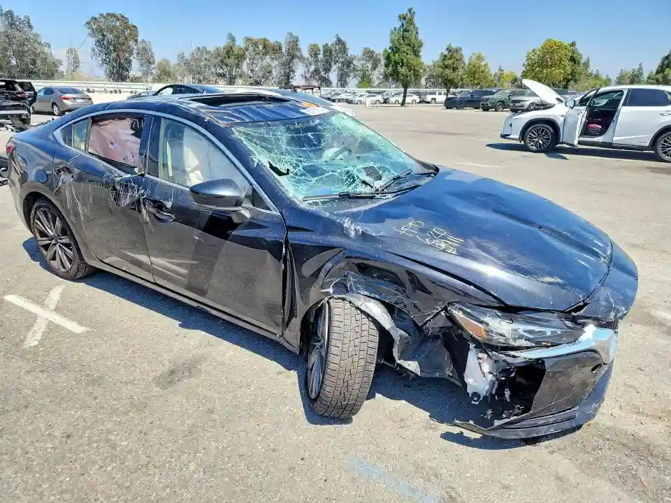 JM1GL1TY6J1329911 2018 MAZDA 6-3