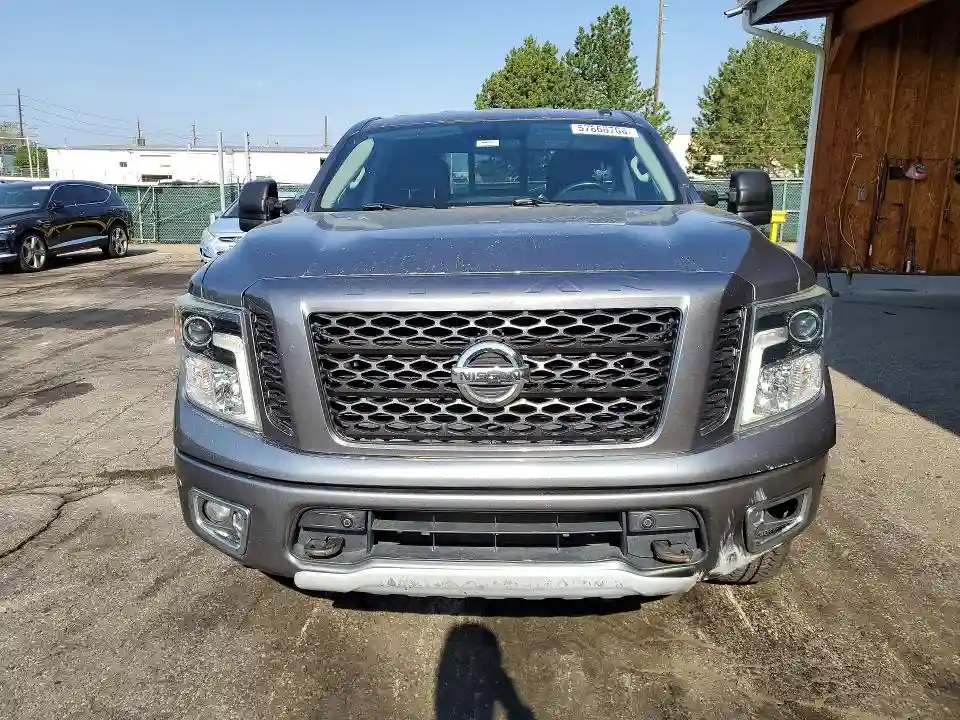 1N6AA1E55JN538979 2018 NISSAN TITAN-4
