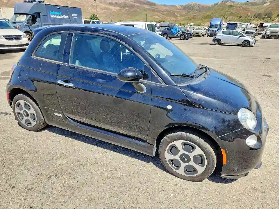3C3CFFGE9FT667049 2015 FIAT 500-3