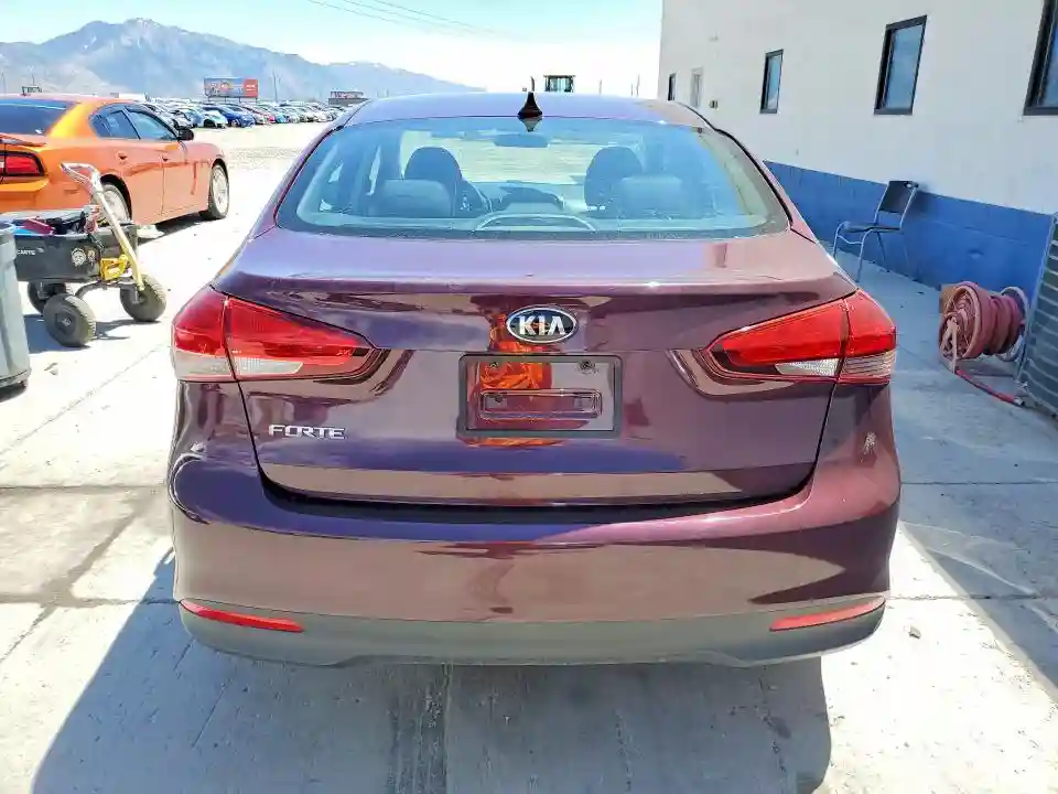 3KPFK4A79JE208698 2018 KIA FORTE-5