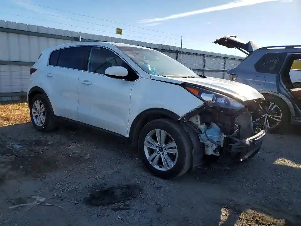 KNDPM3ACXJ7337104 2018 KIA SPORTAGE-3