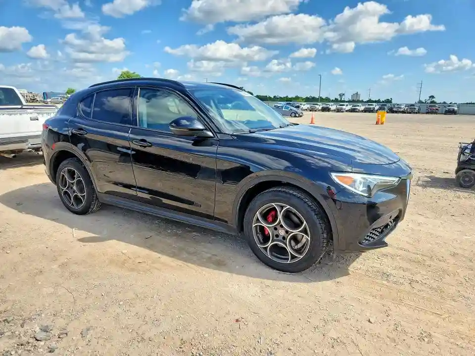 ZASFAKPNXJ7B85520 2018 ALFA ROMEO STELVIO-3
