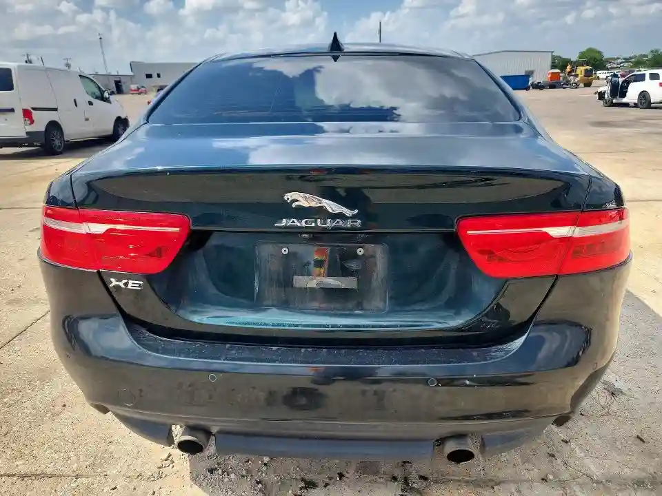 SAJAK4BV5HA966513 2017 JAGUAR XE-5