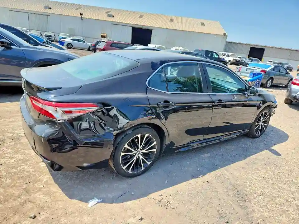 4T1B11HK6JU628071 2018 TOYOTA CAMRY-2