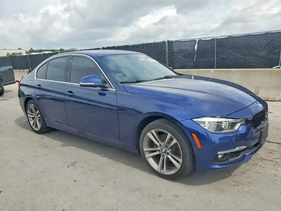 WBA8B9C55JEE81053 2018 BMW 3 SERIES-3