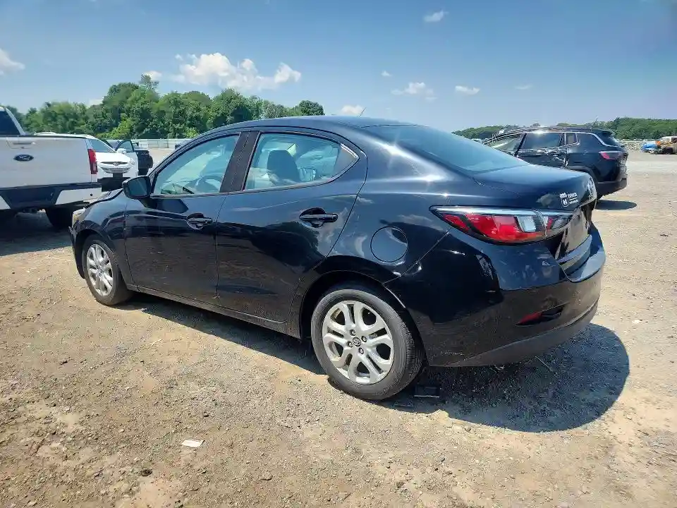 3MYDLBYV7JY306254 2018 TOYOTA YARIS IA B-1