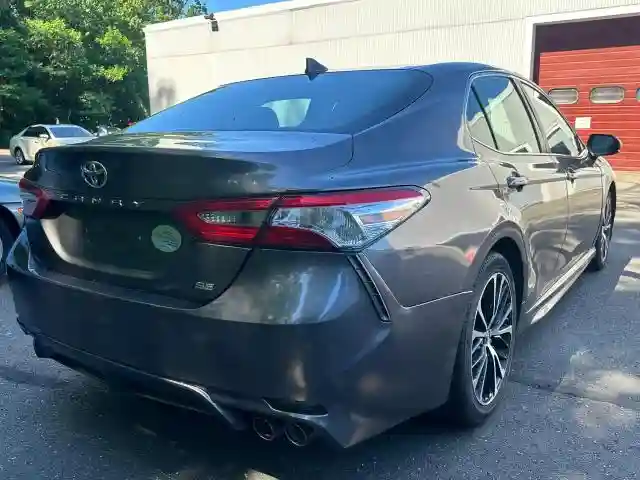4T1B11HK8KU169725 2019 TOYOTA CAMRY-2