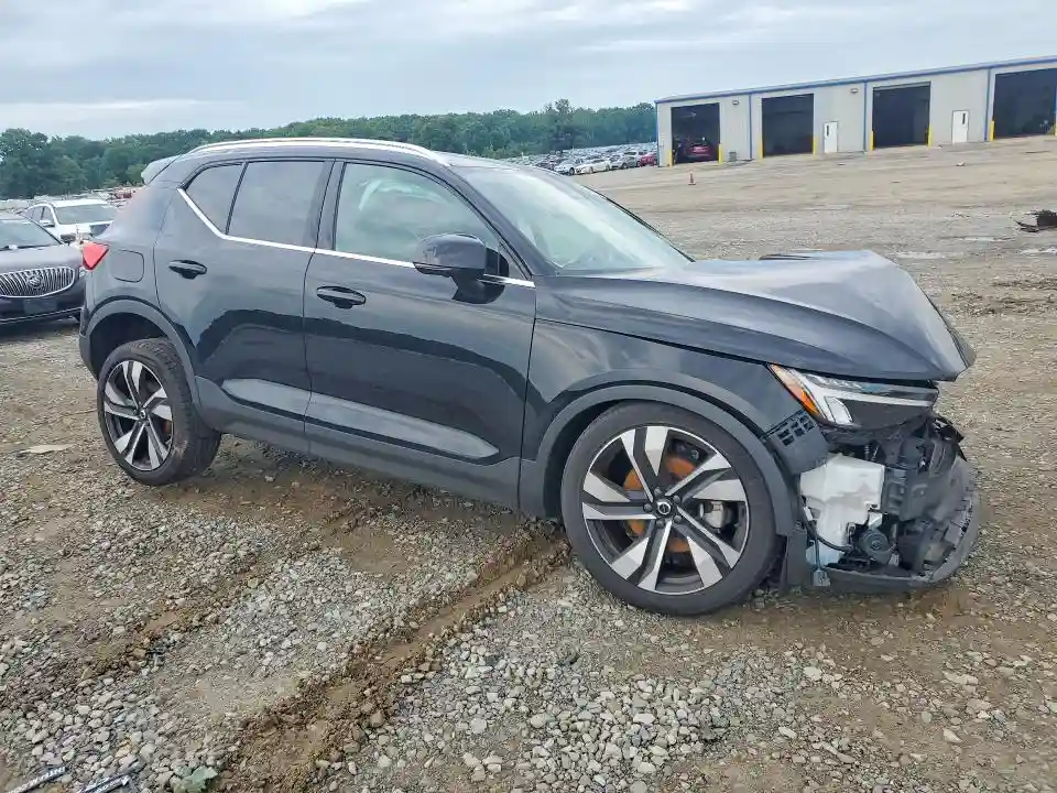 YV4L12UA4P2109601 2023 VOLVO XC40-3