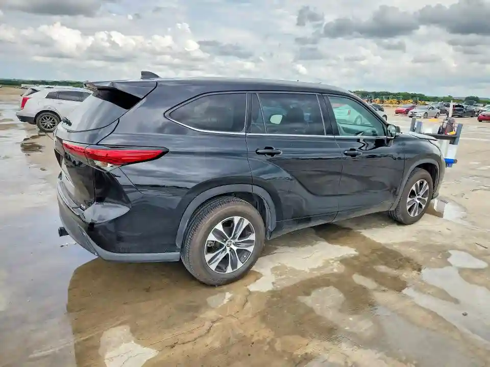 5TDGZRAHXNS555782 2022 TOYOTA HIGHLANDER-2