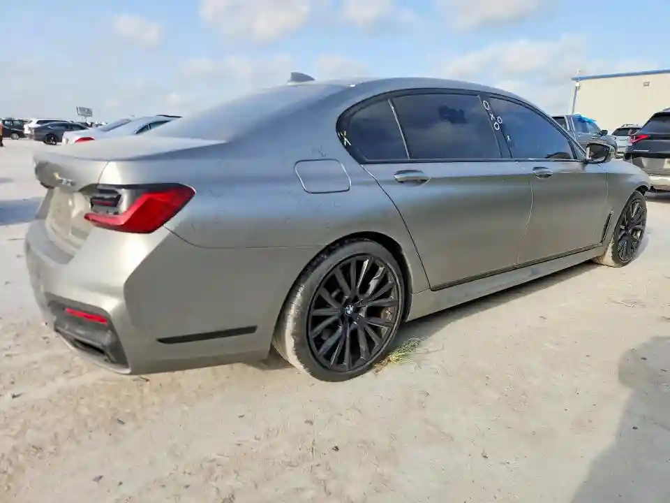 WBA7U2C03NCJ48155 2022 BMW 7 SERIES-2